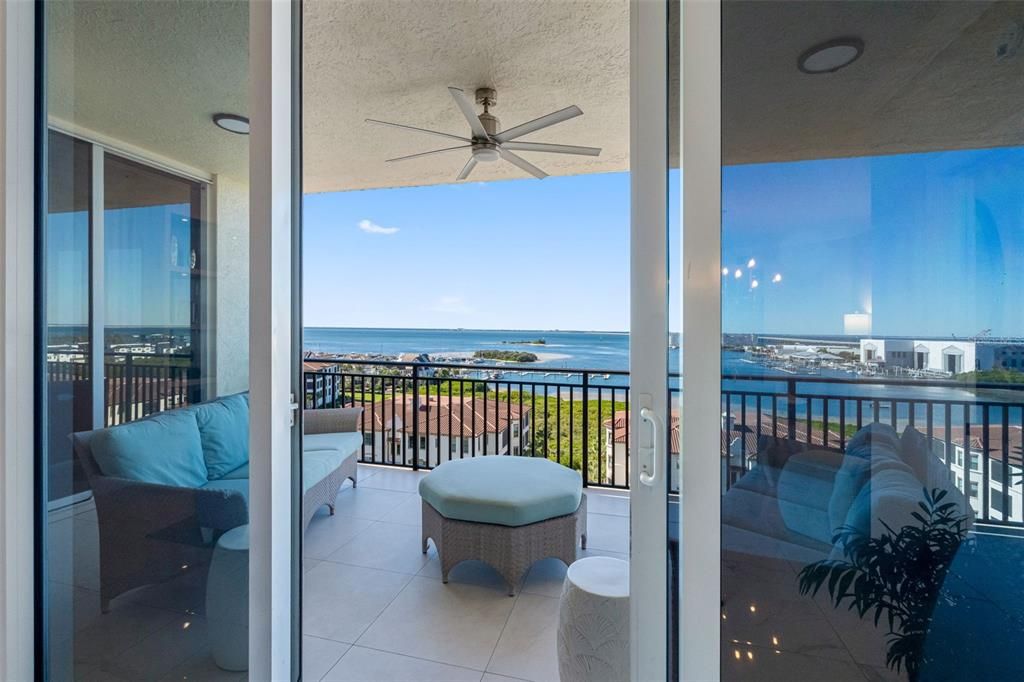 合同活跃: $980,000 (3 贝兹, 2 浴室, 2000 平方英尺)