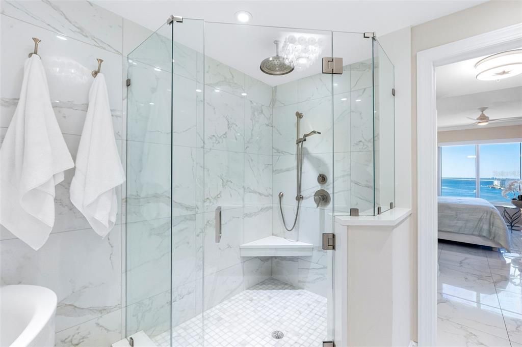 合同活跃: $980,000 (3 贝兹, 2 浴室, 2000 平方英尺)