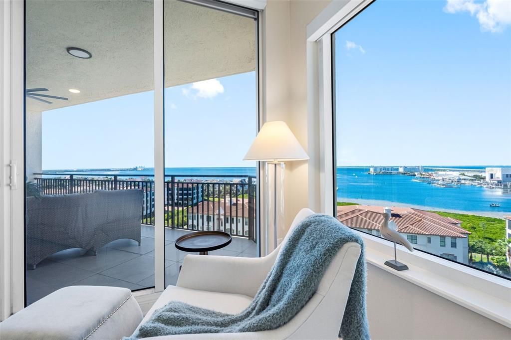 合同活跃: $980,000 (3 贝兹, 2 浴室, 2000 平方英尺)