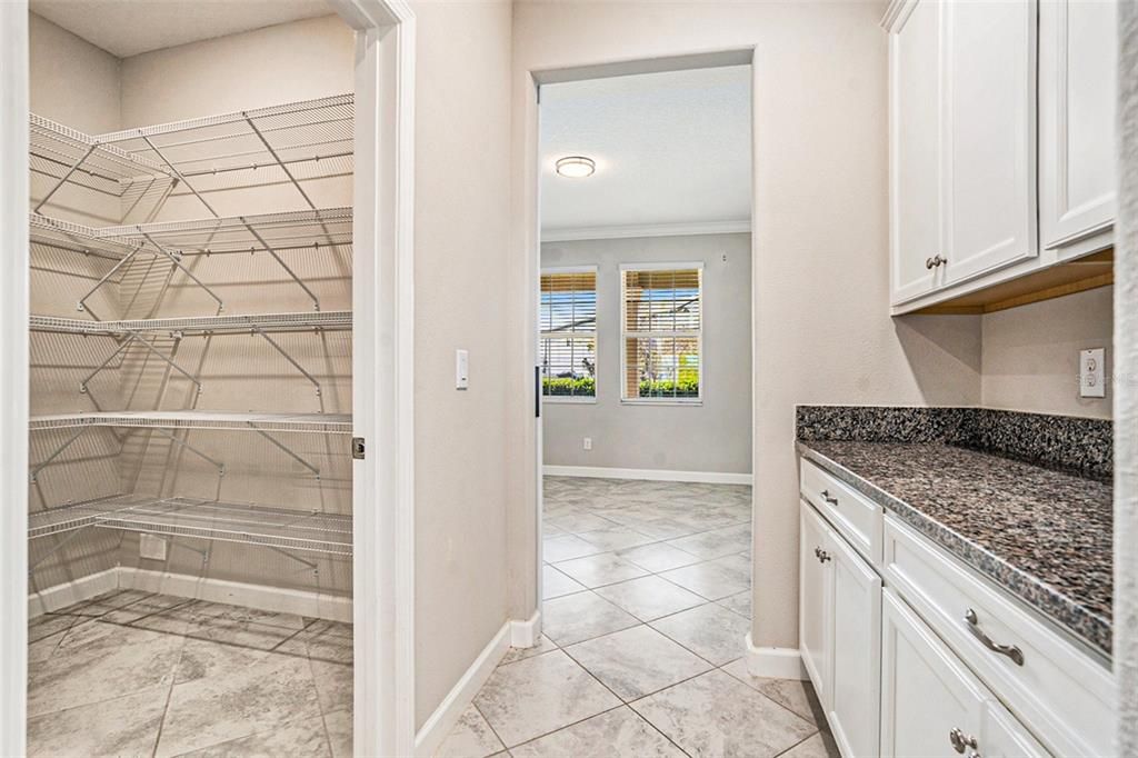 For Sale: $560,000 (5 beds, 4 baths, 3777 Square Feet)