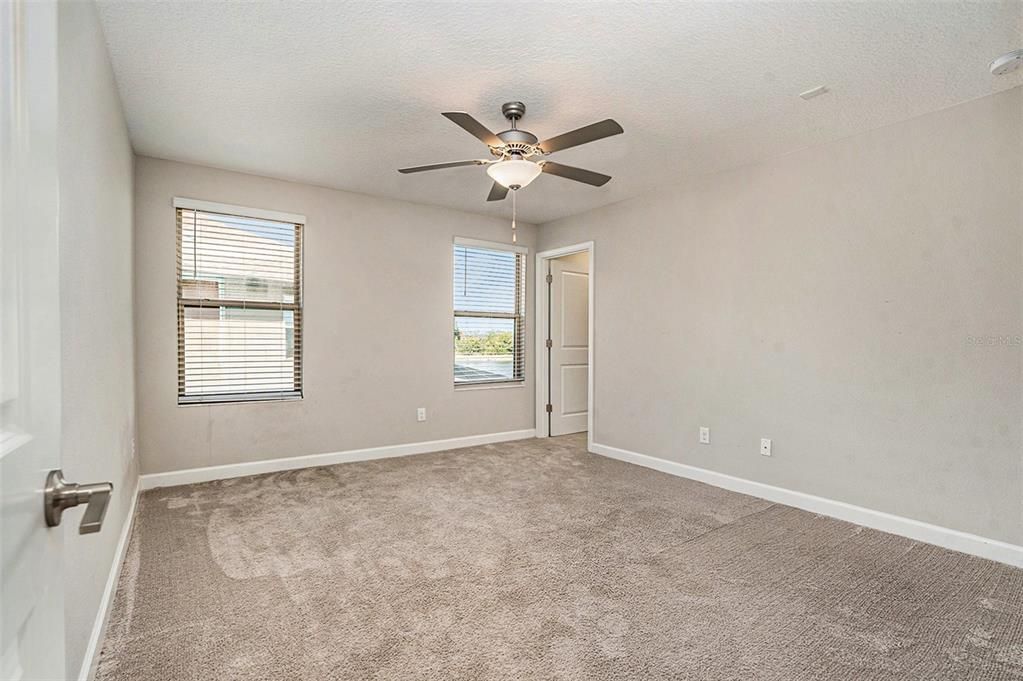 For Sale: $560,000 (5 beds, 4 baths, 3777 Square Feet)