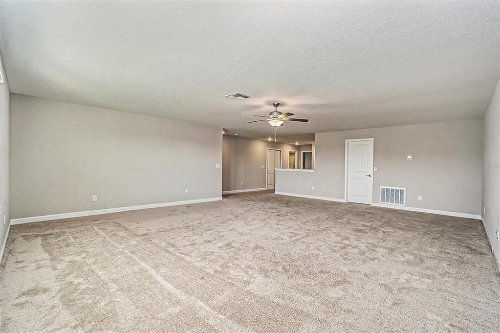 For Sale: $560,000 (5 beds, 4 baths, 3777 Square Feet)