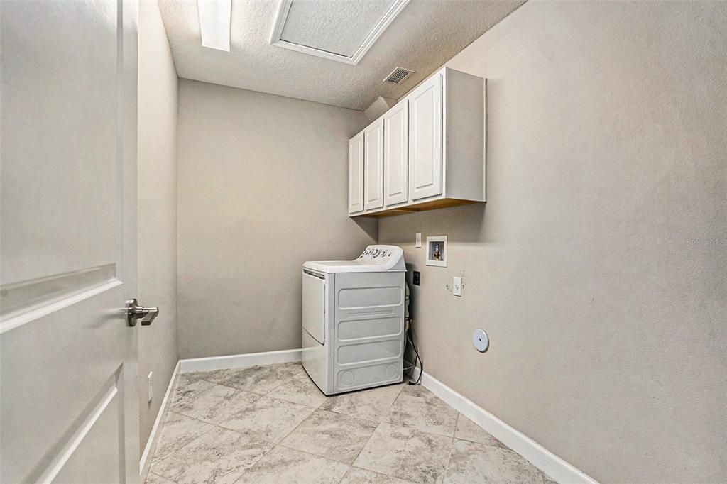 For Sale: $560,000 (5 beds, 4 baths, 3777 Square Feet)