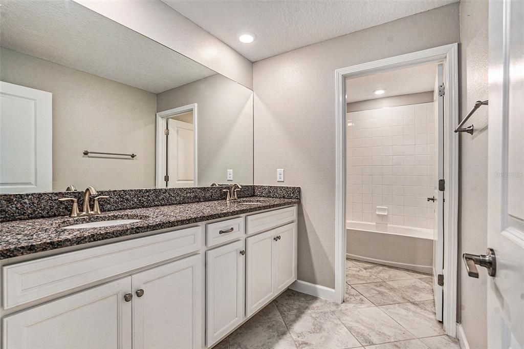 For Sale: $560,000 (5 beds, 4 baths, 3777 Square Feet)