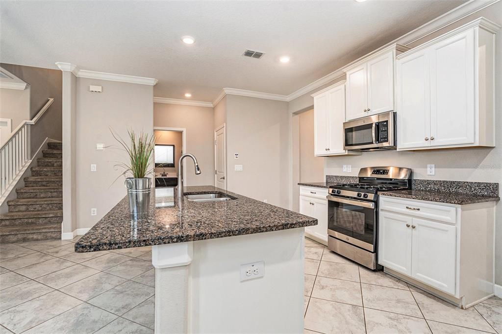 For Sale: $560,000 (5 beds, 4 baths, 3777 Square Feet)