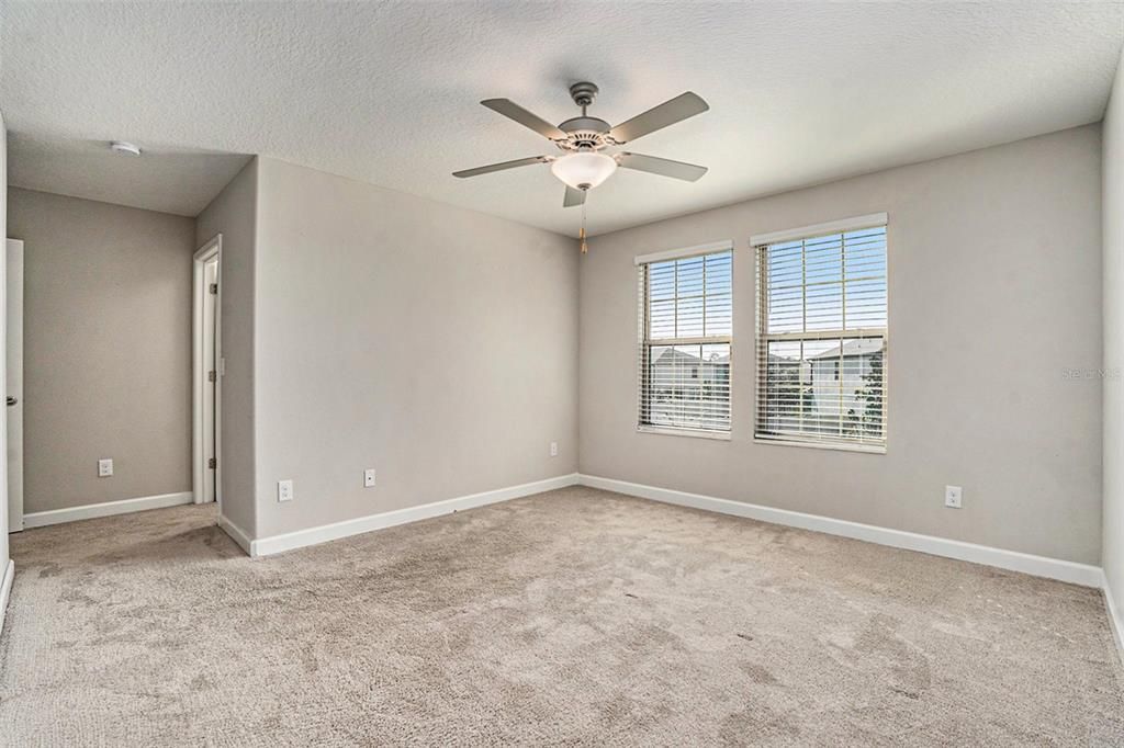 For Sale: $560,000 (5 beds, 4 baths, 3777 Square Feet)