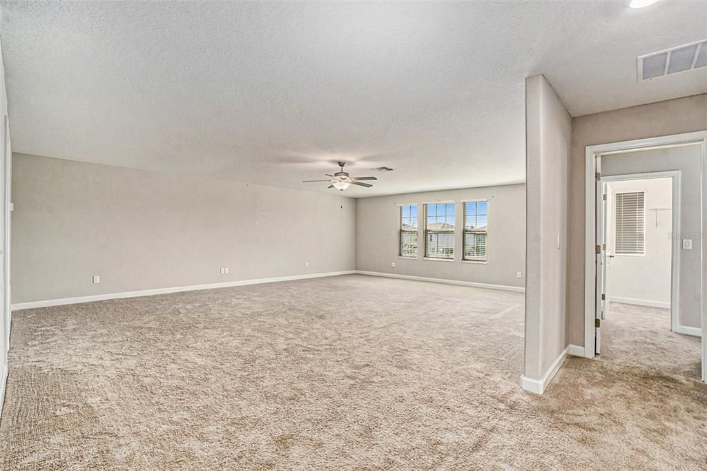 For Sale: $560,000 (5 beds, 4 baths, 3777 Square Feet)