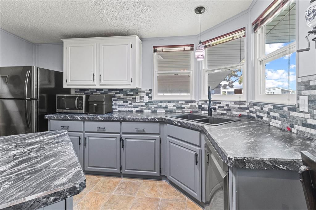 待售: $212,000 (2 贝兹, 2 浴室, 1287 平方英尺)