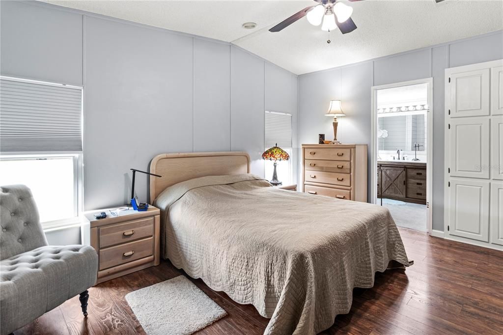 待售: $212,000 (2 贝兹, 2 浴室, 1287 平方英尺)