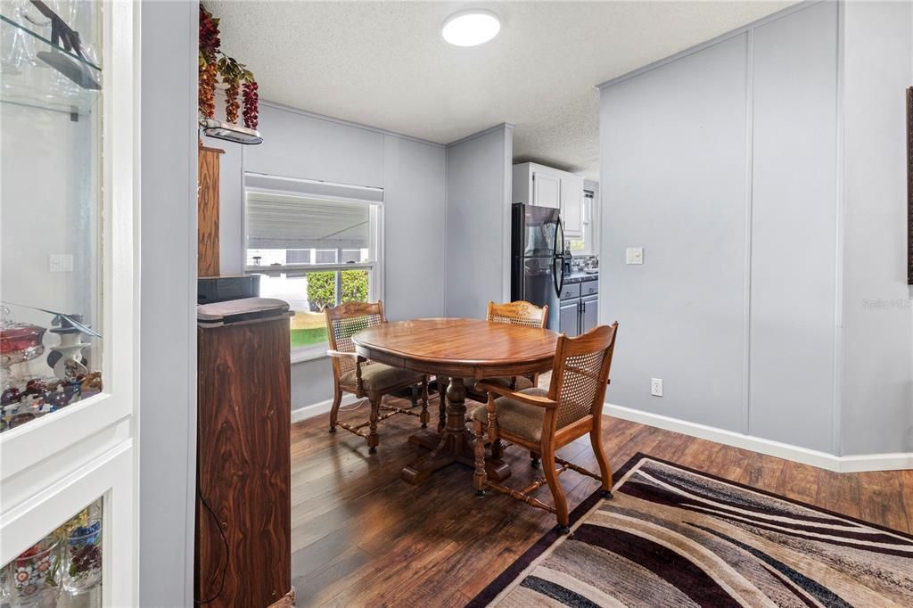 待售: $212,000 (2 贝兹, 2 浴室, 1287 平方英尺)