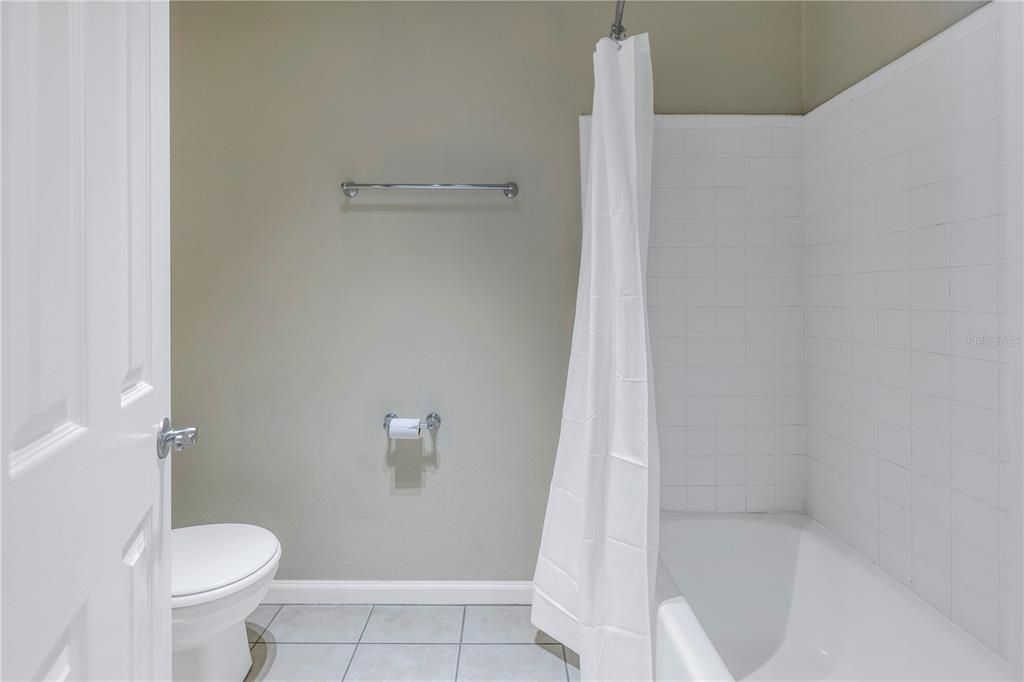 For Sale: $235,000 (1 beds, 1 baths, 823 Square Feet)