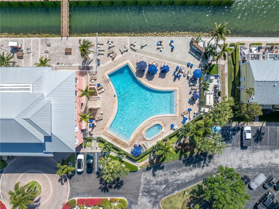 For Sale: $235,000 (1 beds, 1 baths, 823 Square Feet)