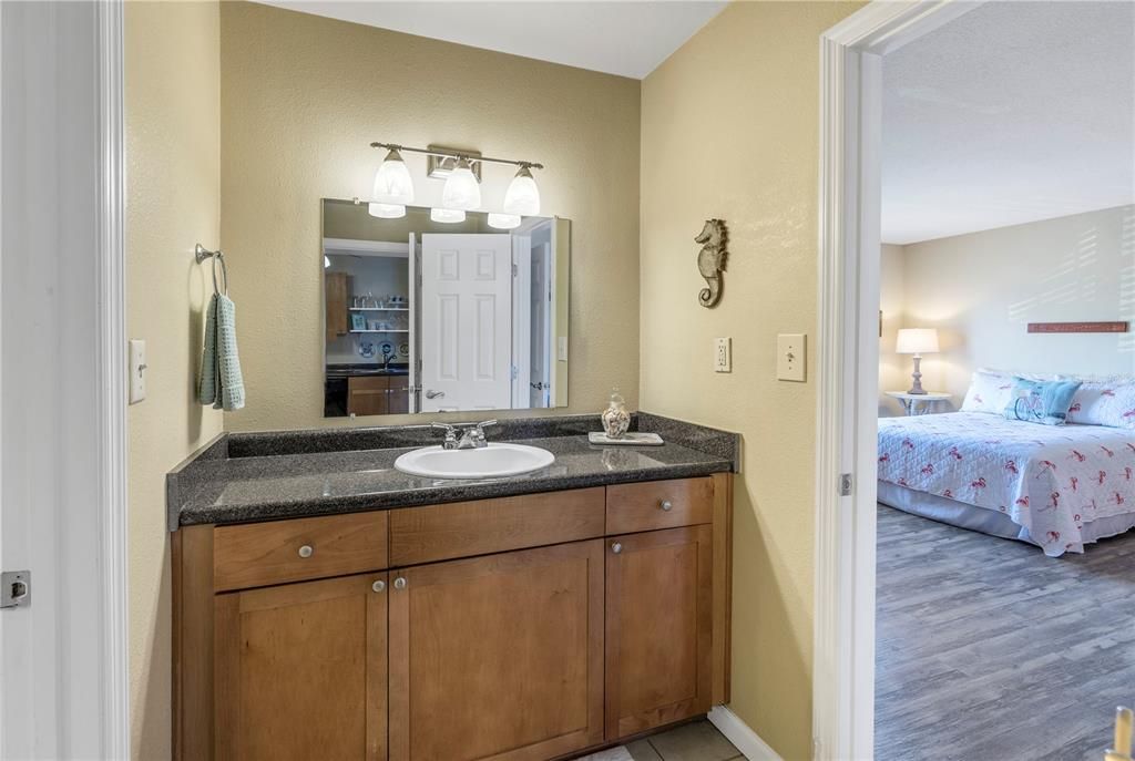 For Sale: $235,000 (1 beds, 1 baths, 823 Square Feet)