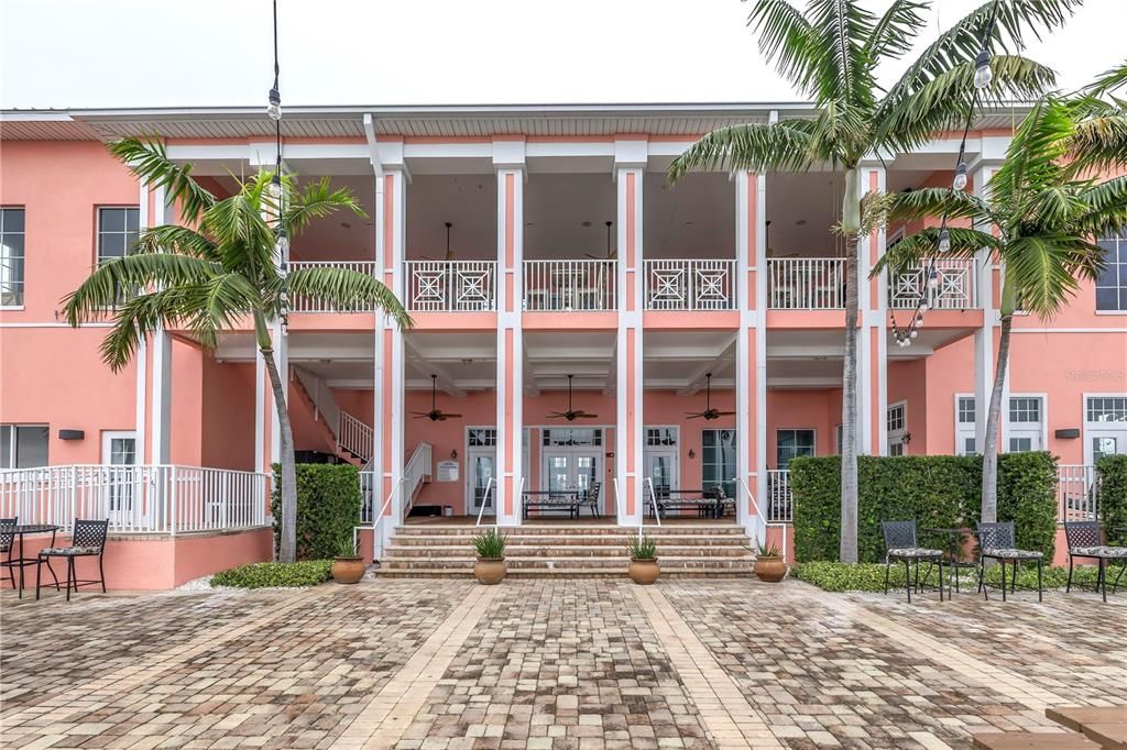 For Sale: $235,000 (1 beds, 1 baths, 823 Square Feet)