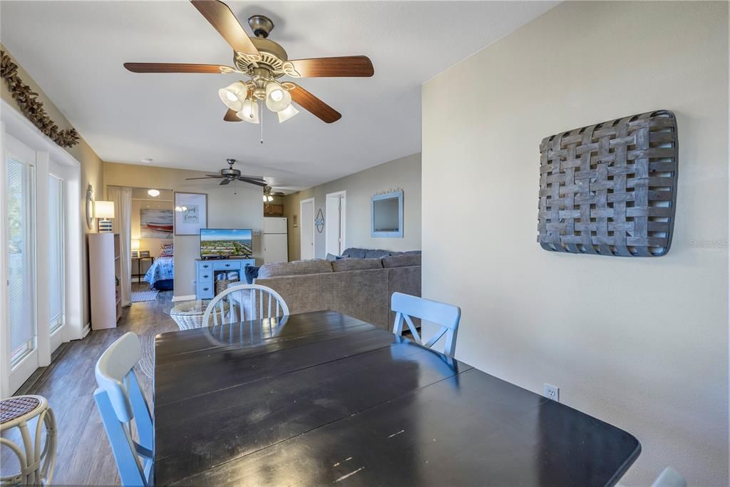 For Sale: $235,000 (1 beds, 1 baths, 823 Square Feet)