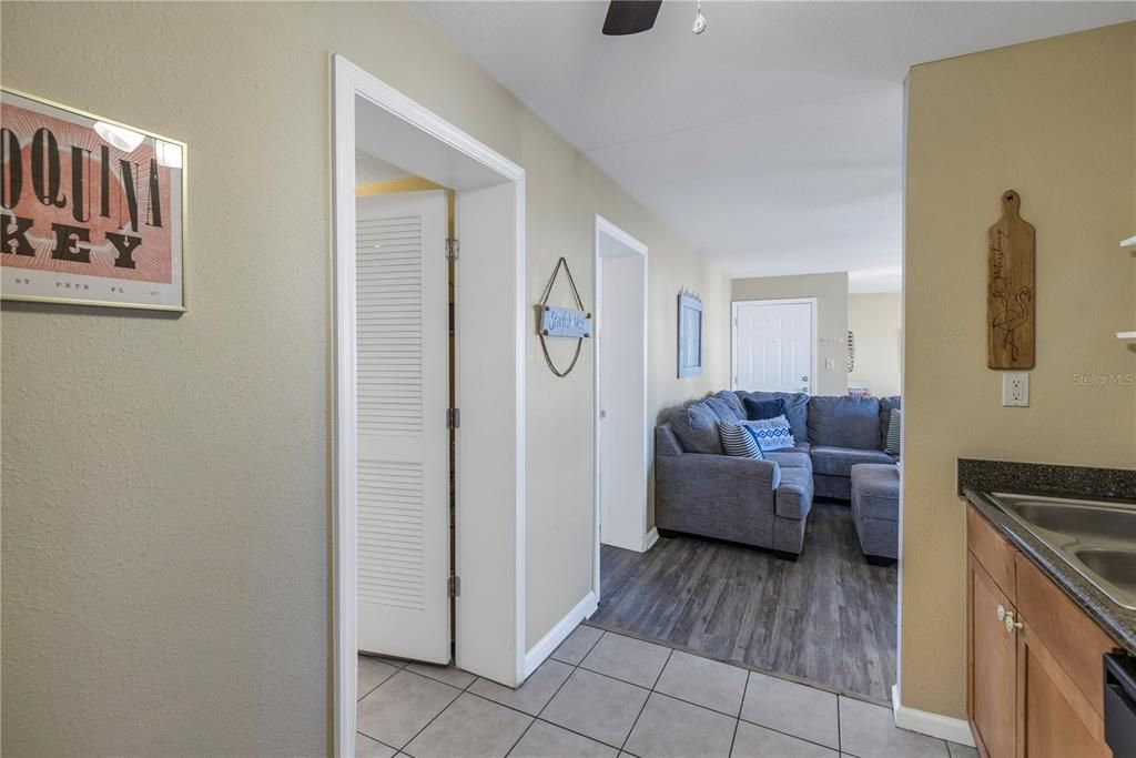 For Sale: $235,000 (1 beds, 1 baths, 823 Square Feet)