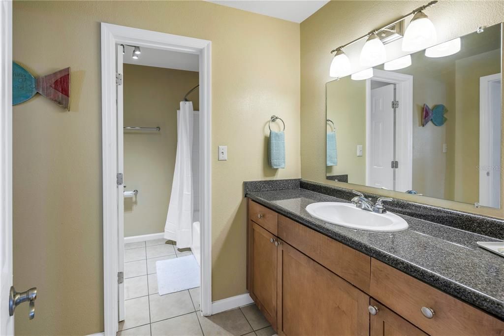 For Sale: $235,000 (1 beds, 1 baths, 823 Square Feet)