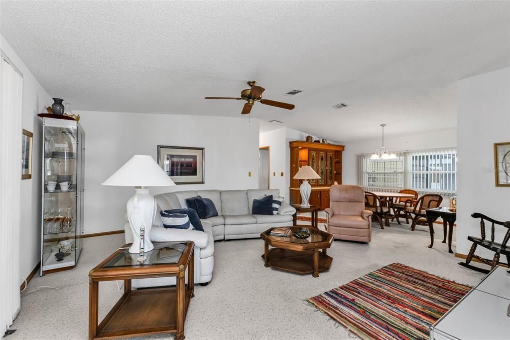 For Sale: $135,000 (2 beds, 2 baths, 1425 Square Feet)