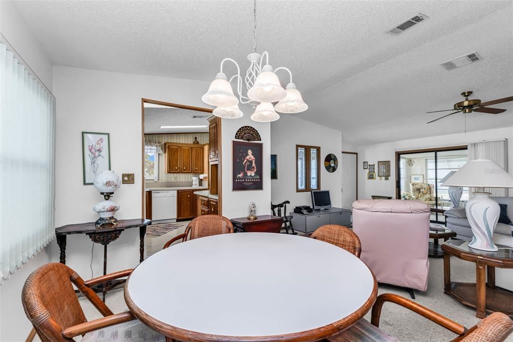 For Sale: $135,000 (2 beds, 2 baths, 1425 Square Feet)