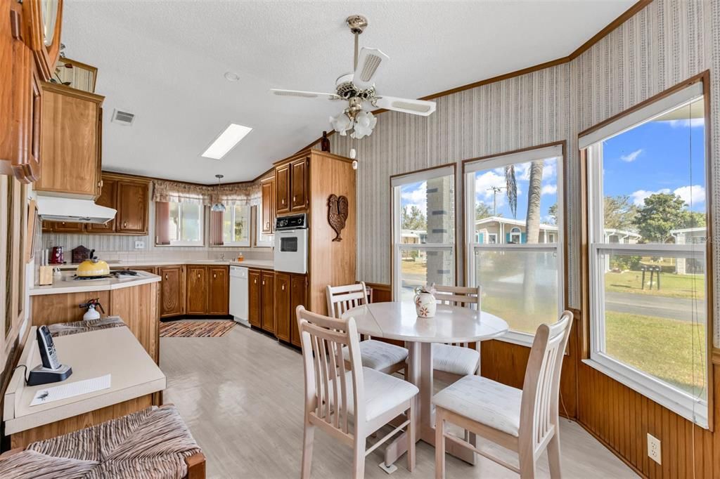 For Sale: $135,000 (2 beds, 2 baths, 1425 Square Feet)