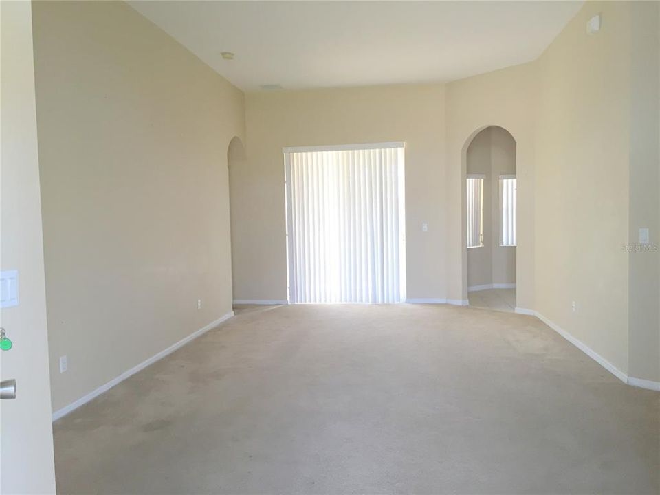 出租: $2,100 (3 贝兹, 2 浴室, 1949 平方英尺)