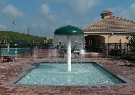 出租: $2,100 (3 贝兹, 2 浴室, 1949 平方英尺)