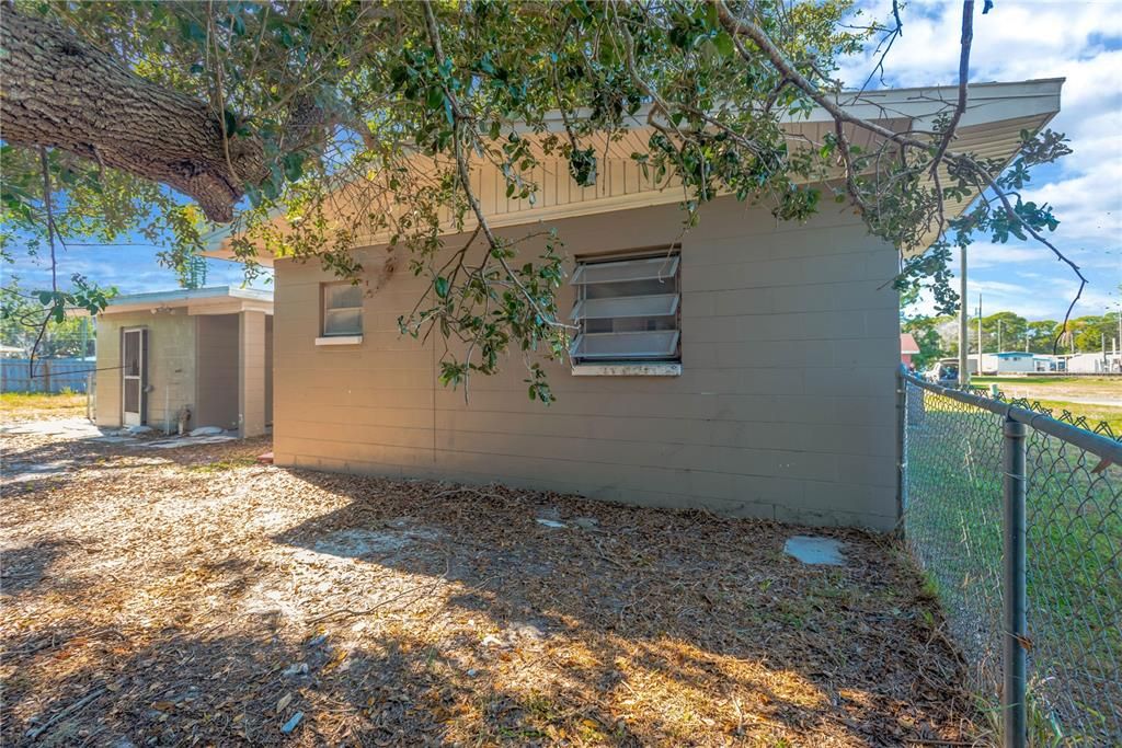 На продажу: $235,000 (2 спален, 2 ванн, 1247 Квадратных фут)