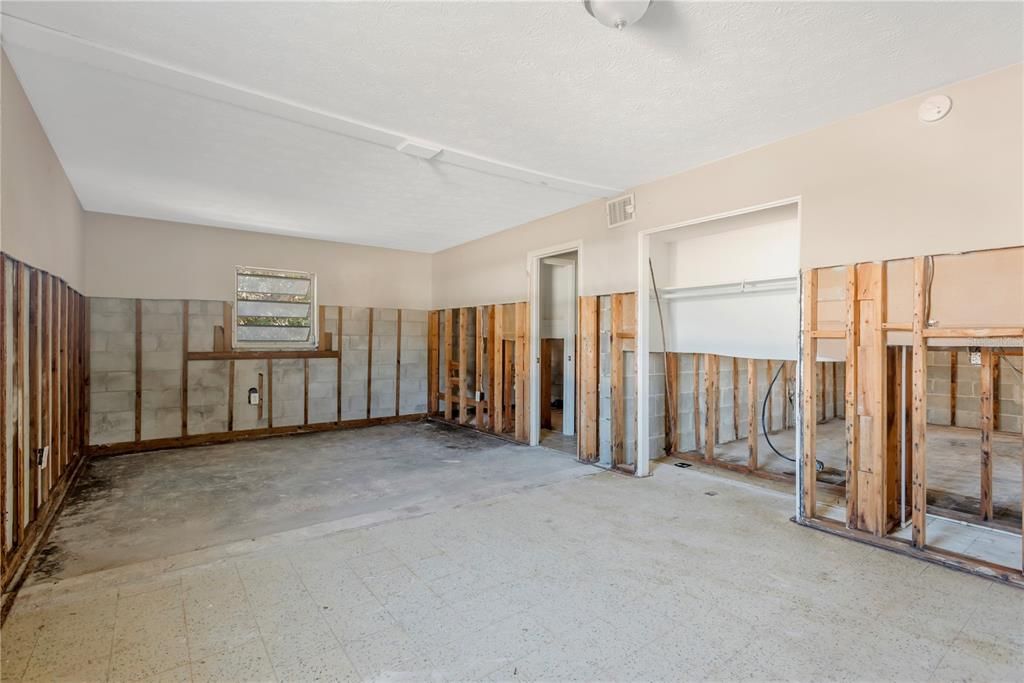 На продажу: $235,000 (2 спален, 2 ванн, 1247 Квадратных фут)