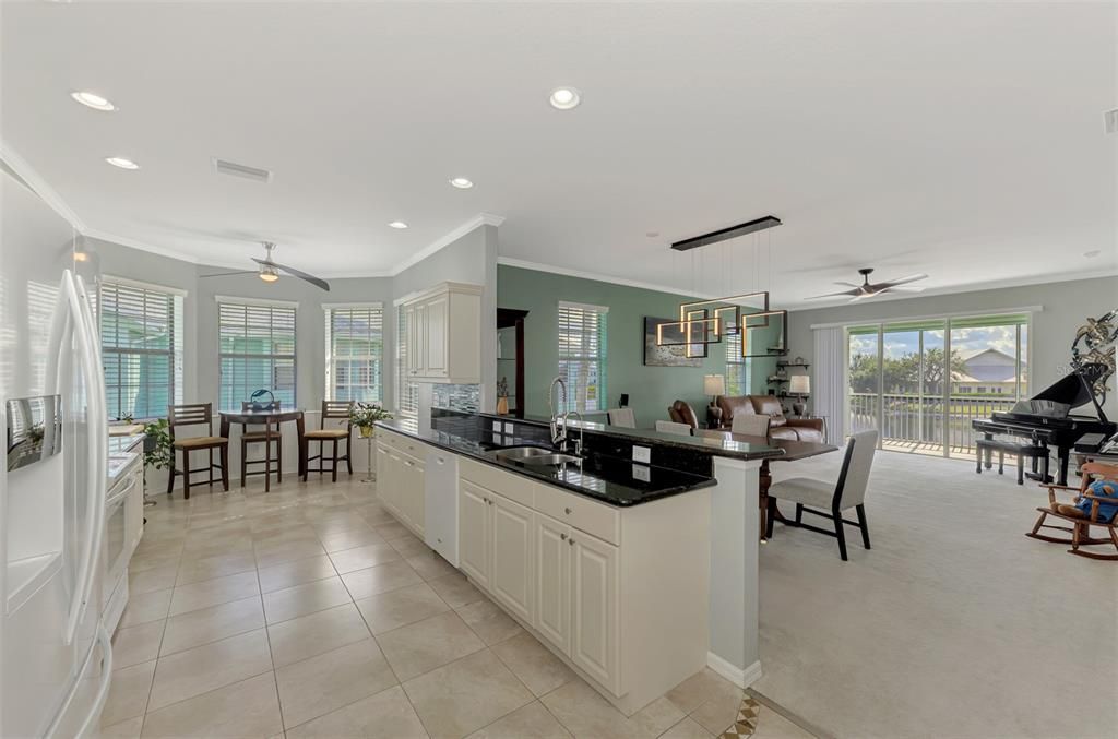 For Sale: $379,900 (3 beds, 3 baths, 2572 Square Feet)