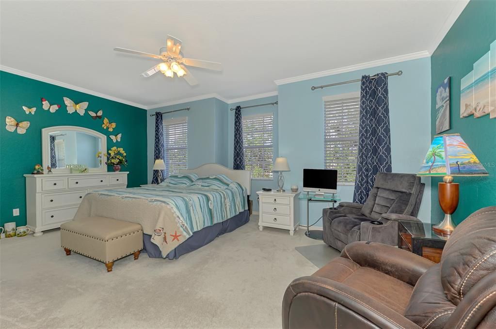 For Sale: $379,900 (3 beds, 3 baths, 2572 Square Feet)