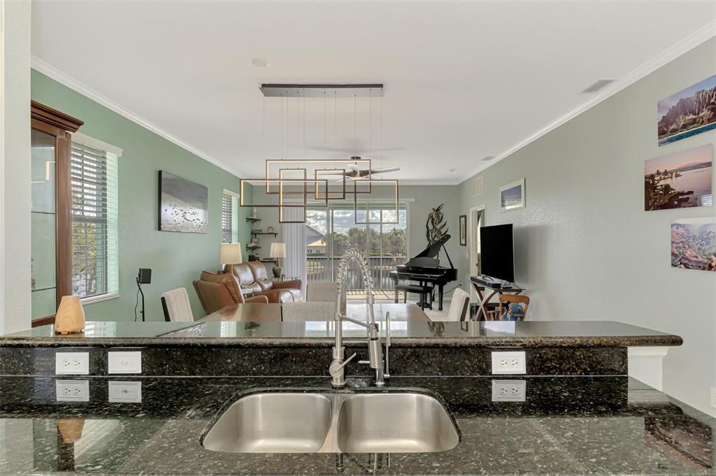 For Sale: $379,900 (3 beds, 3 baths, 2572 Square Feet)