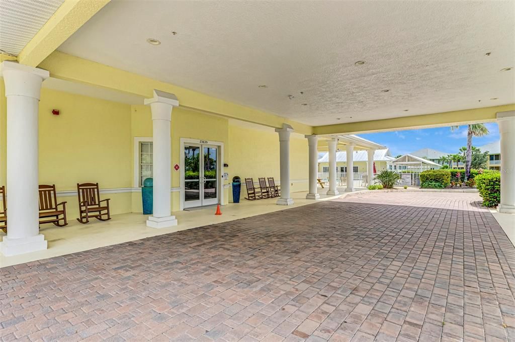 For Sale: $379,900 (3 beds, 3 baths, 2572 Square Feet)