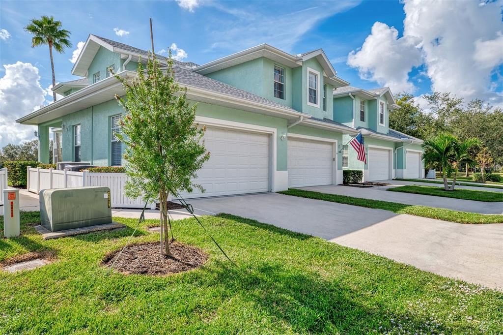 For Sale: $379,900 (3 beds, 3 baths, 2572 Square Feet)