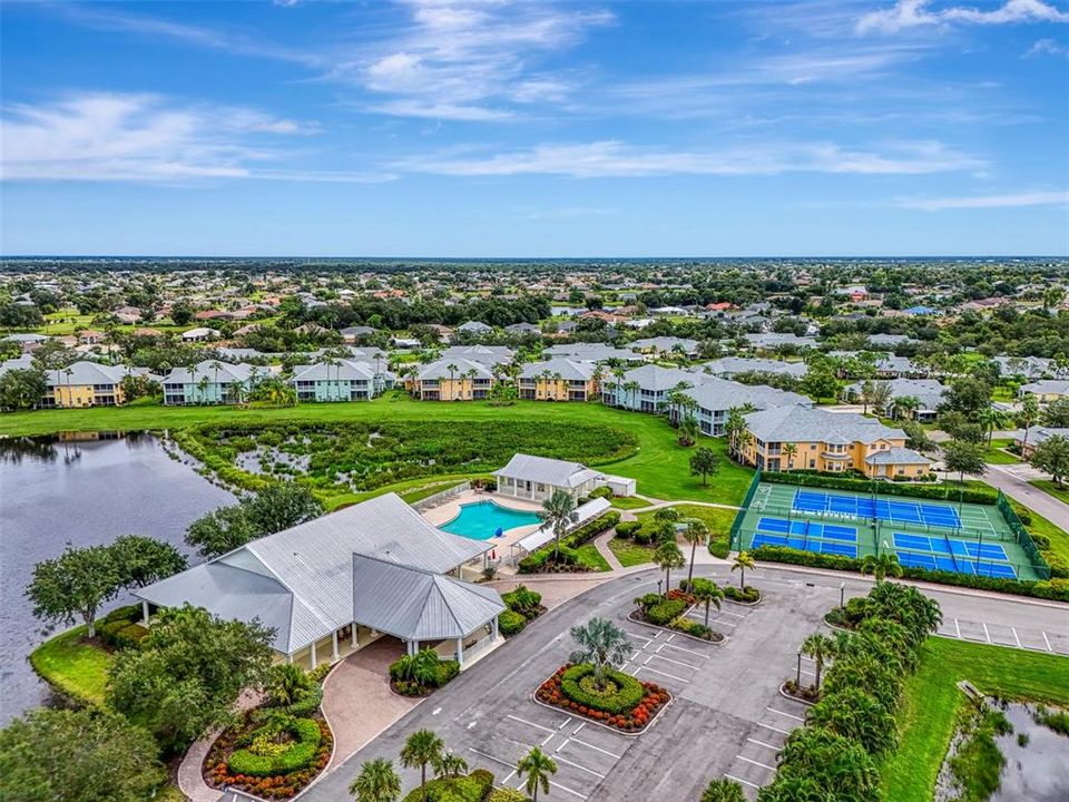 For Sale: $379,900 (3 beds, 3 baths, 2572 Square Feet)