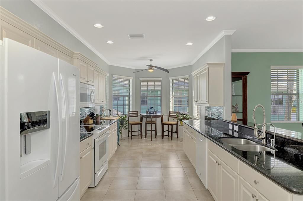 For Sale: $379,900 (3 beds, 3 baths, 2572 Square Feet)