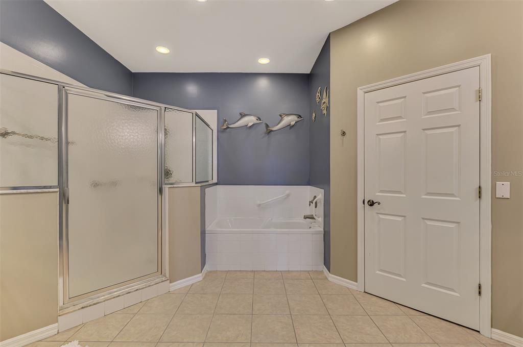 For Sale: $379,900 (3 beds, 3 baths, 2572 Square Feet)