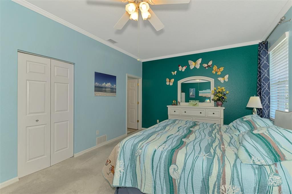 For Sale: $379,900 (3 beds, 3 baths, 2572 Square Feet)