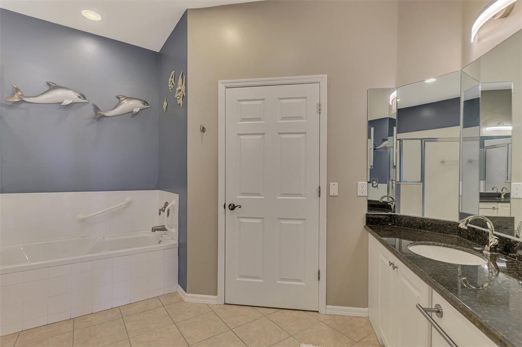 For Sale: $379,900 (3 beds, 3 baths, 2572 Square Feet)