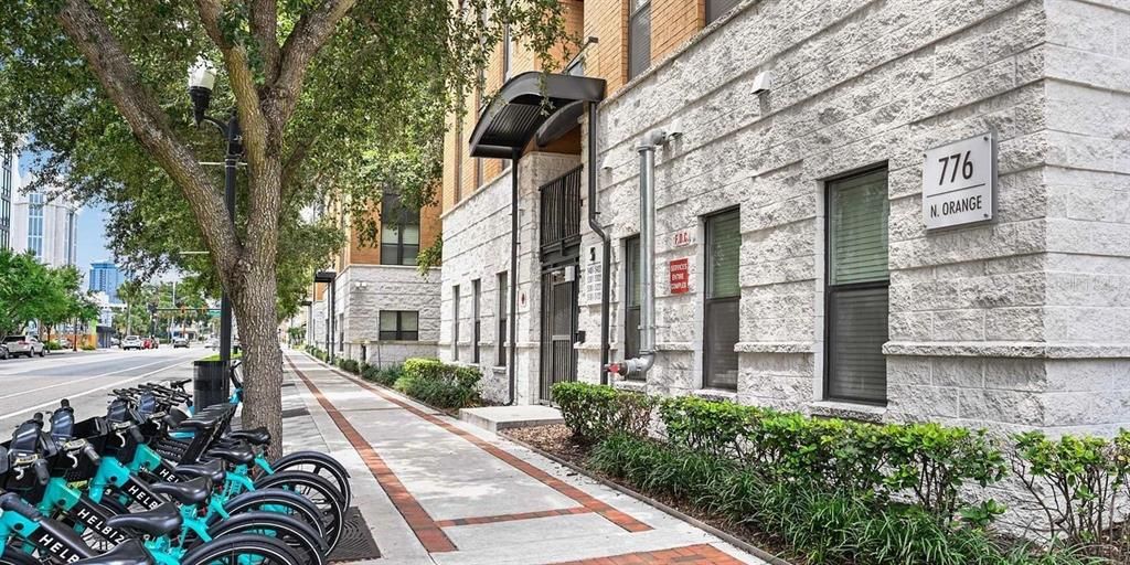 For Rent: $1,450 (1 beds, 1 baths, 615 Square Feet)