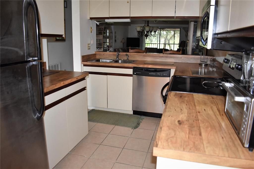 出租: $2,200 (2 贝兹, 2 浴室, 1125 平方英尺)