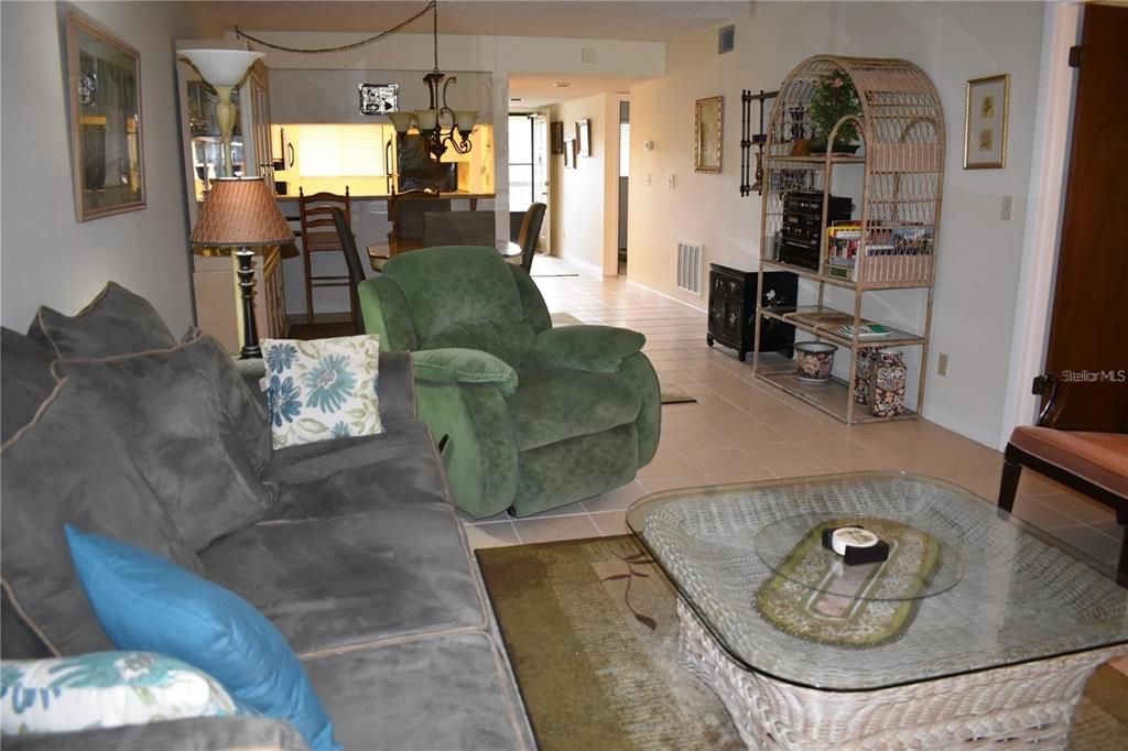 出租: $2,200 (2 贝兹, 2 浴室, 1125 平方英尺)