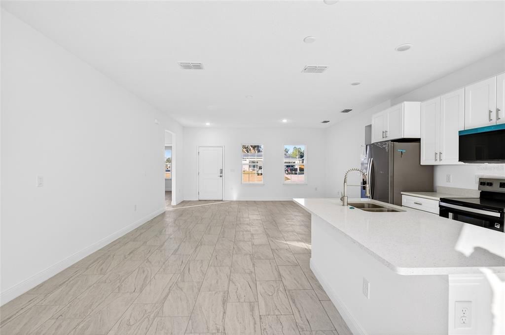 待售: $279,900 (4 贝兹, 2 浴室, 1578 平方英尺)