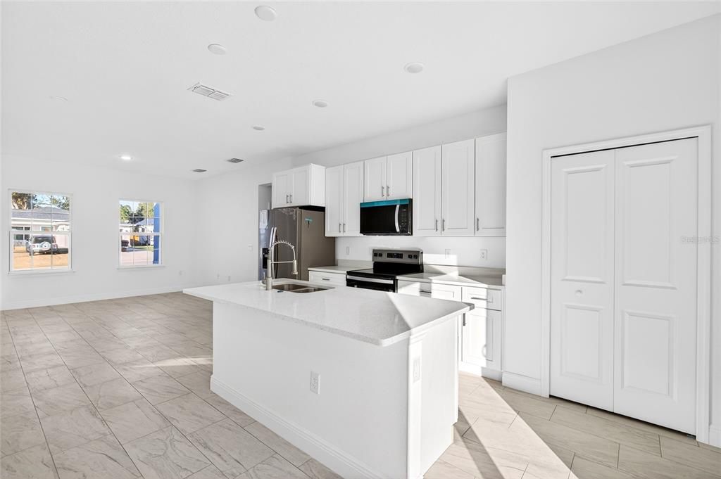 待售: $279,900 (4 贝兹, 2 浴室, 1578 平方英尺)