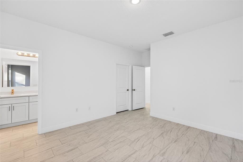 待售: $279,900 (4 贝兹, 2 浴室, 1578 平方英尺)