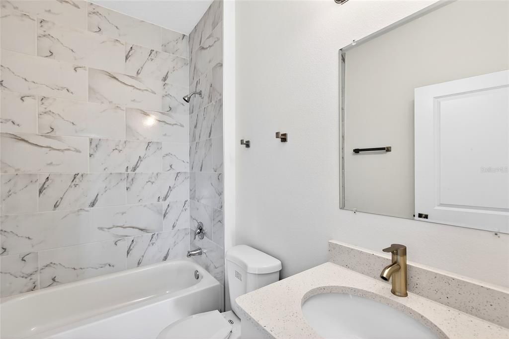 待售: $279,900 (4 贝兹, 2 浴室, 1578 平方英尺)