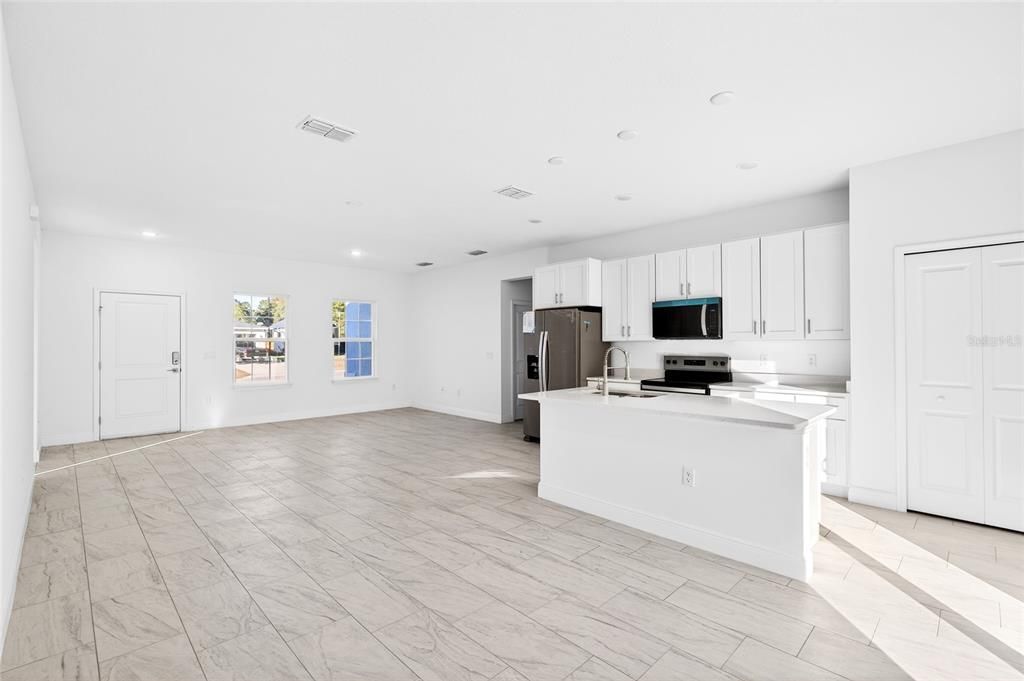 待售: $279,900 (4 贝兹, 2 浴室, 1578 平方英尺)