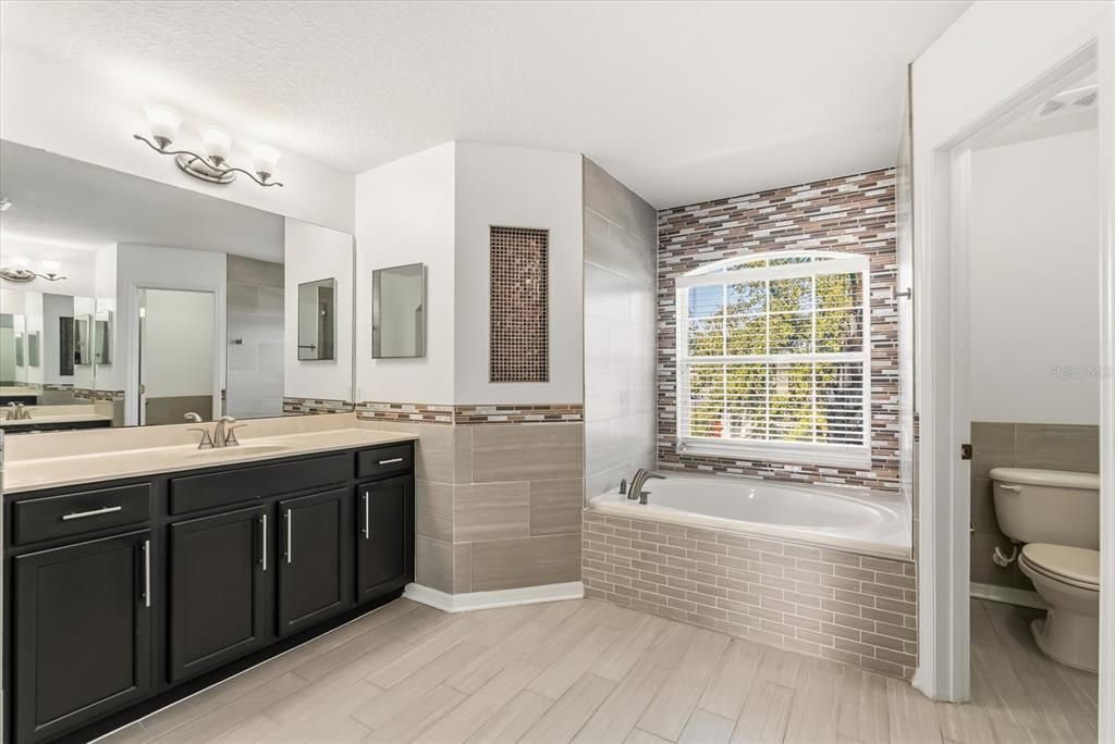 For Sale: $624,999 (4 beds, 2 baths, 2952 Square Feet)