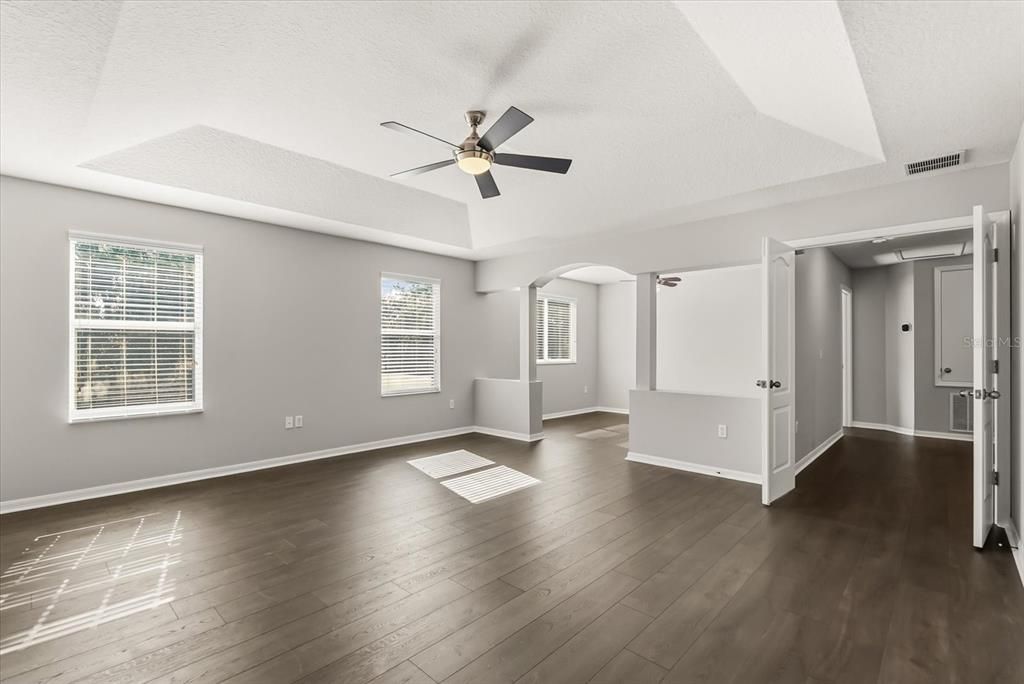 For Sale: $624,999 (4 beds, 2 baths, 2952 Square Feet)