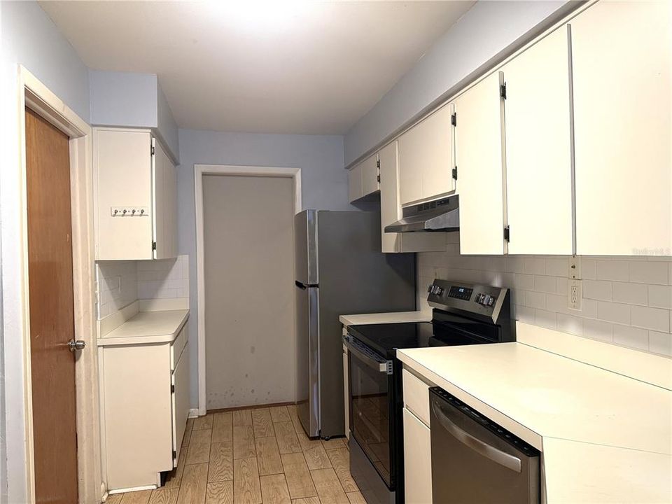 В аренду: $1,900 (3 спален, 2 ванн, 2071 Квадратных фут)