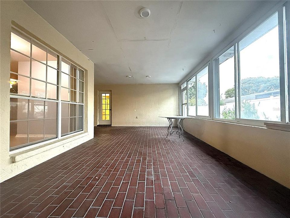 В аренду: $1,900 (3 спален, 2 ванн, 2071 Квадратных фут)